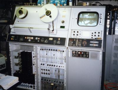 [Picture of an Ampex VR2000 VTR.]