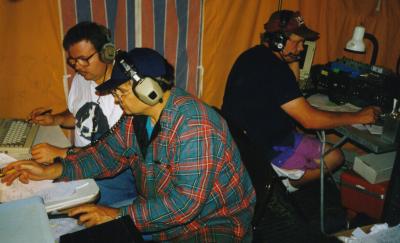 [N2LSJ and WB4MJF contest operating.]